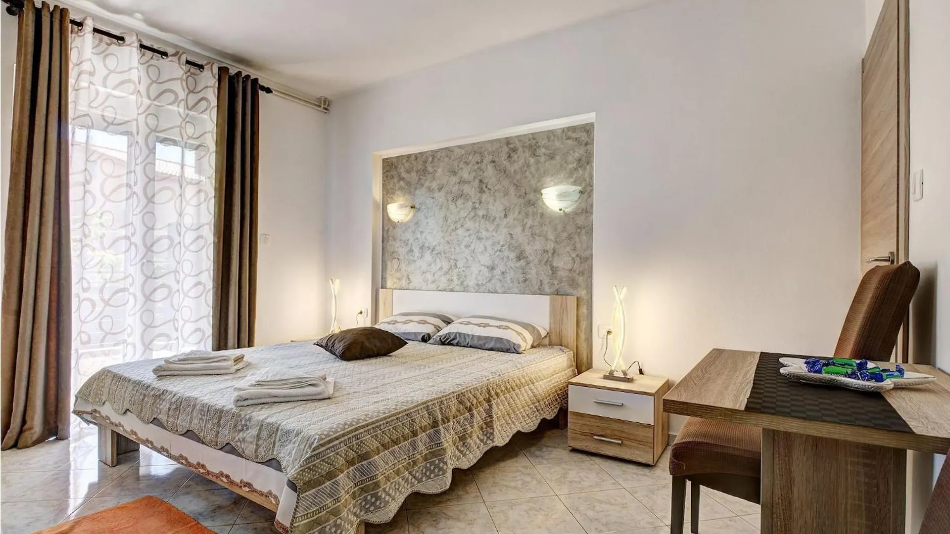 Lovely Apartments In Valbandon Fazana