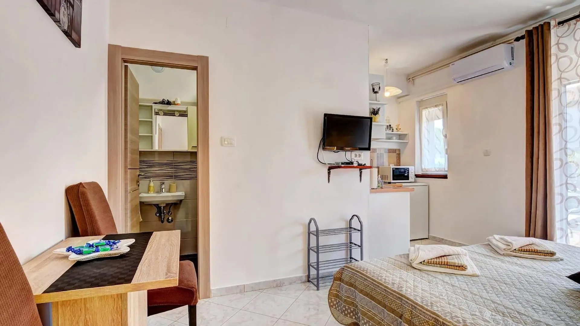 Lovely Apartments In Valbandon Fazana